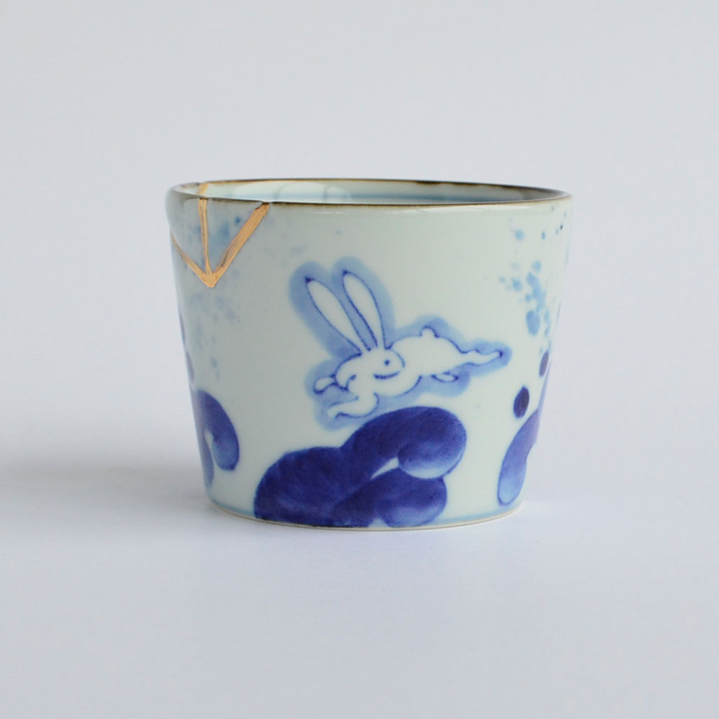 Imari Ware Shoba-choko Cup with Gold Lining "Rabbit"