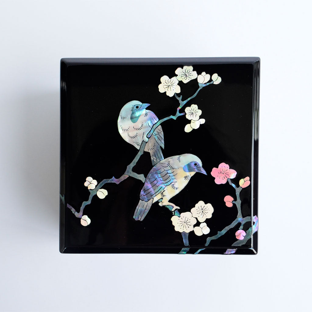 Lacquerware Small Box with Raden "Flowers and Birds"
