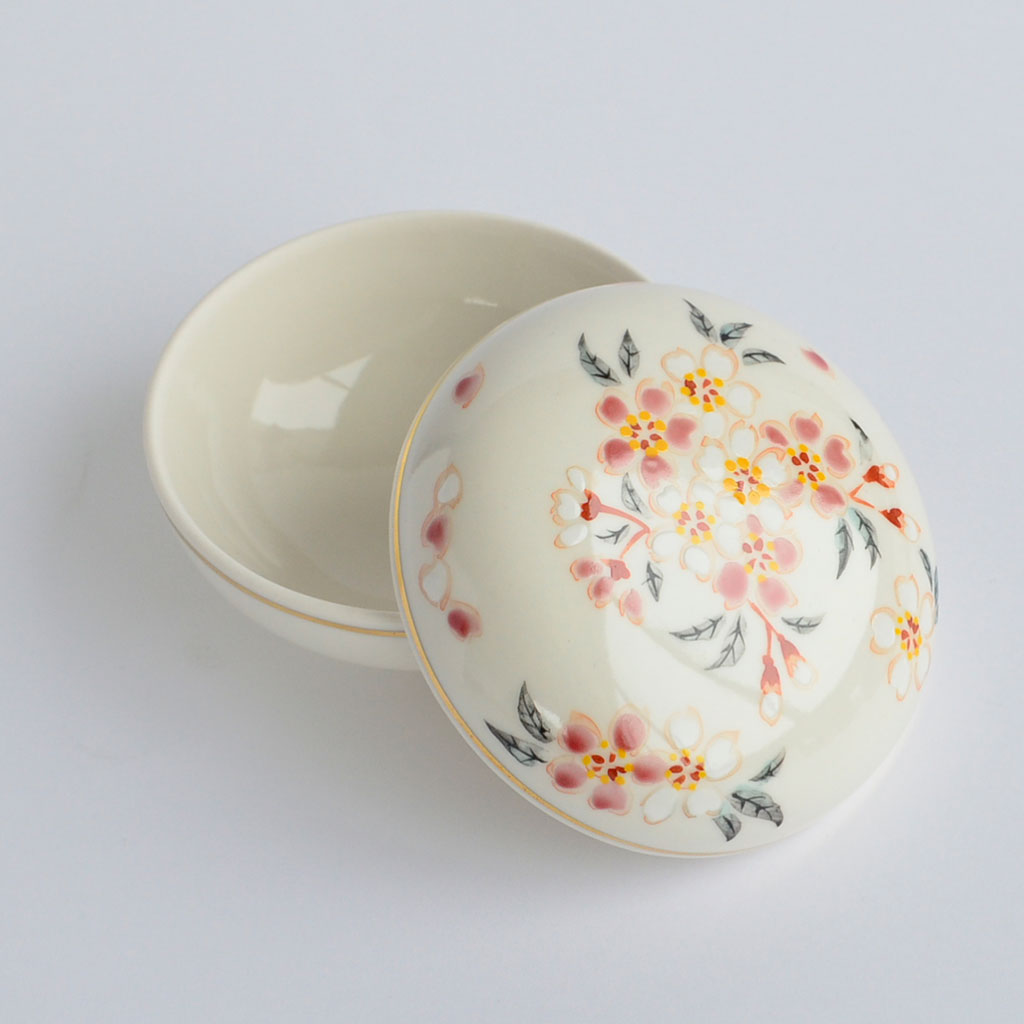 Kiyomizu Ware Container with a Lid "Cherry Blossoms"