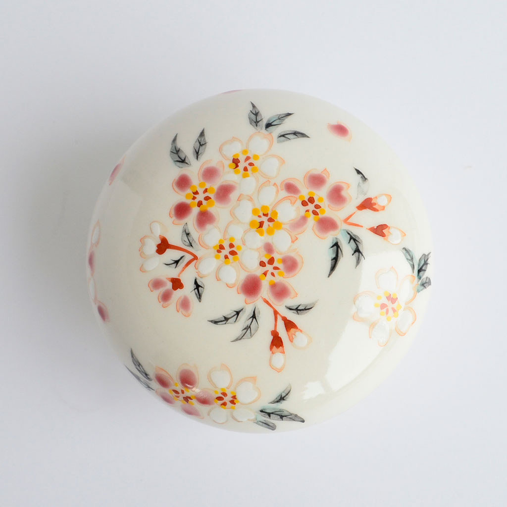 Kiyomizu Ware Container with a Lid "Cherry Blossoms"