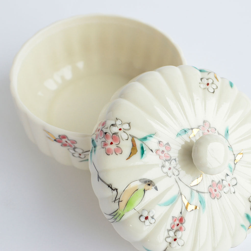 Kiyomizu Ware Container with a Lid "Cherry Blossoms with a Bird"