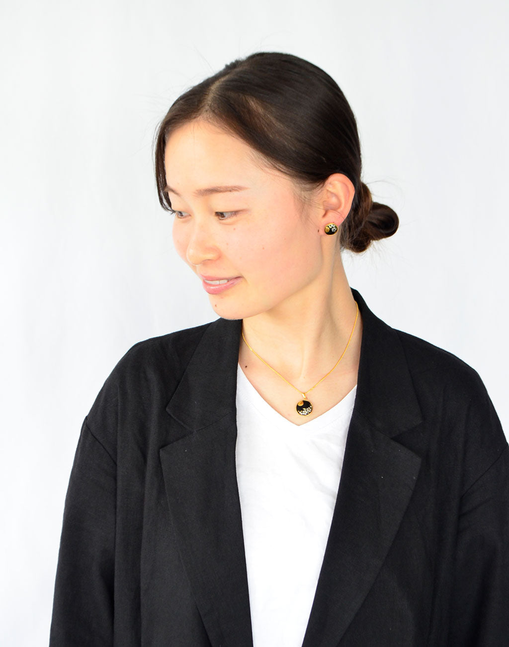 Kyoto Damascene Pendant “Cherry Blossoms and the Moon” – Diameter: 1.6 cm