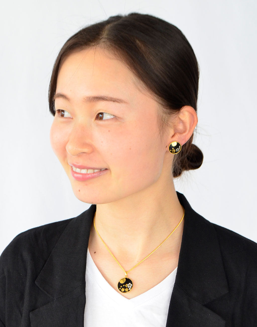 Kyoto Damascene Pendant “Cherry Blossoms and the Moon” – Diameter: 2 cm