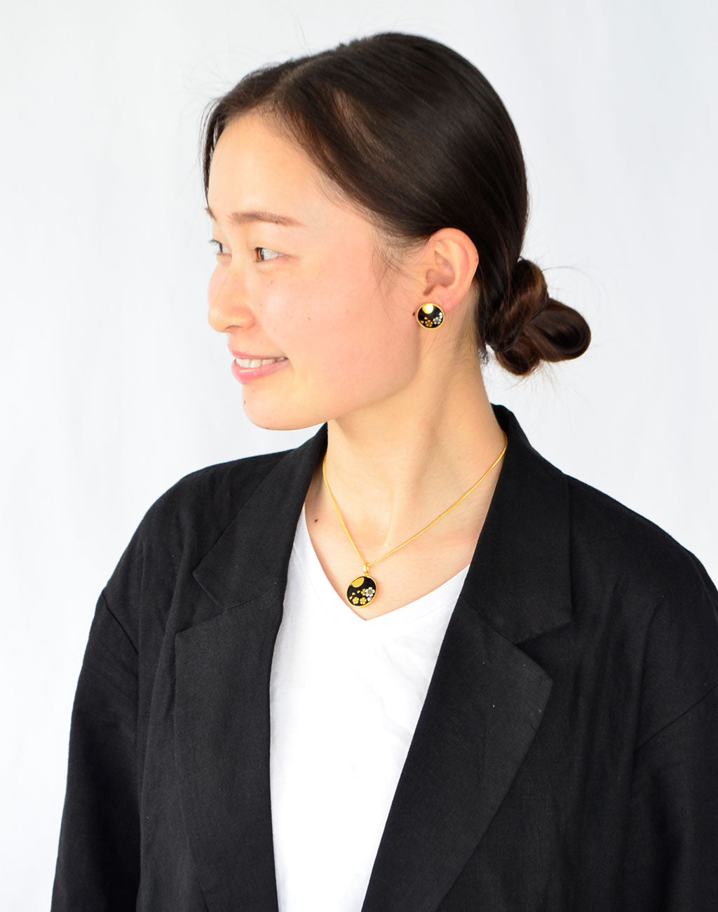 Kyoto Damascene Pendant “Cherry Blossoms and the Moon” – Diameter: 2 cm