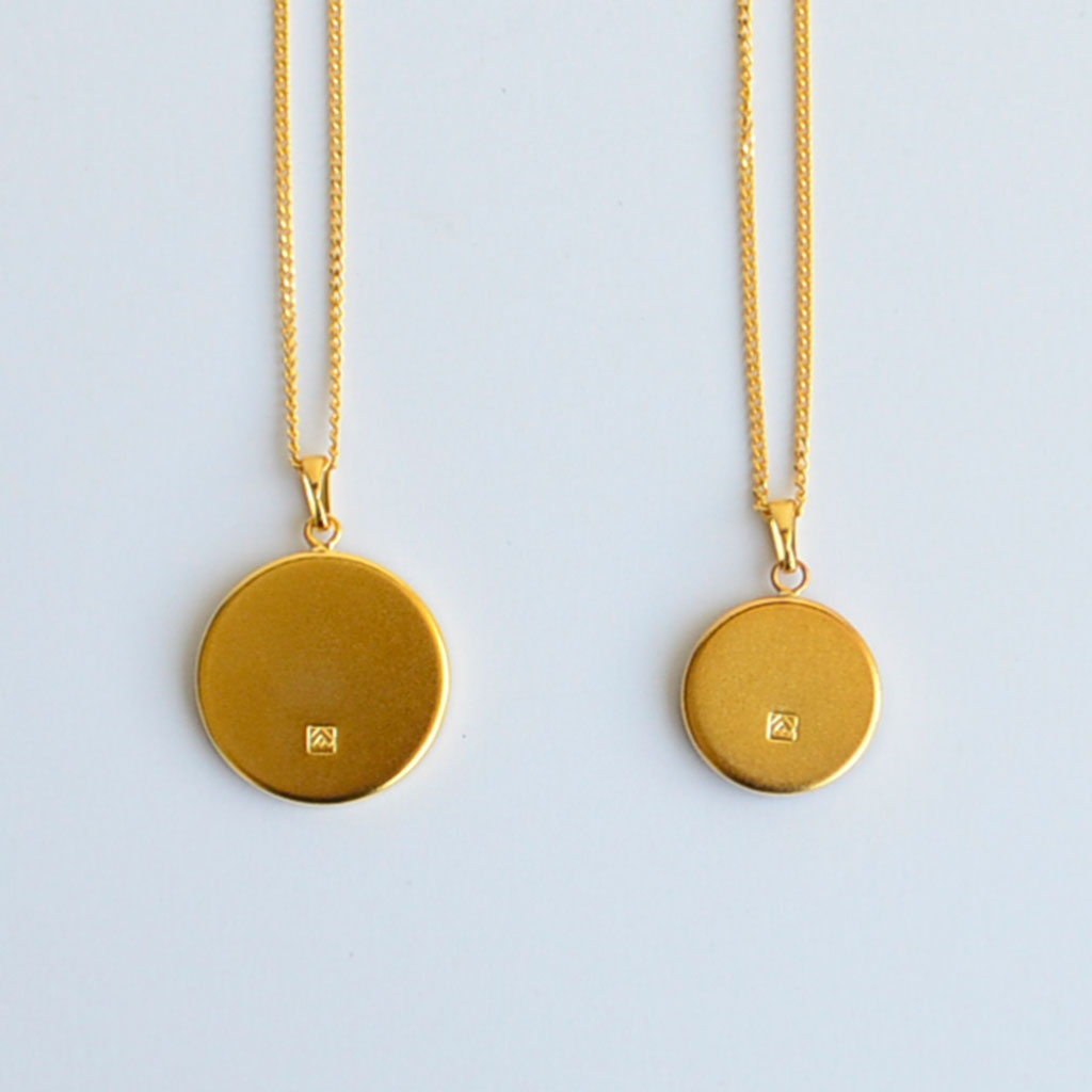 Kyoto Damascene Pendant “Cherry Blossoms and the Moon” – Diameter: 2 cm