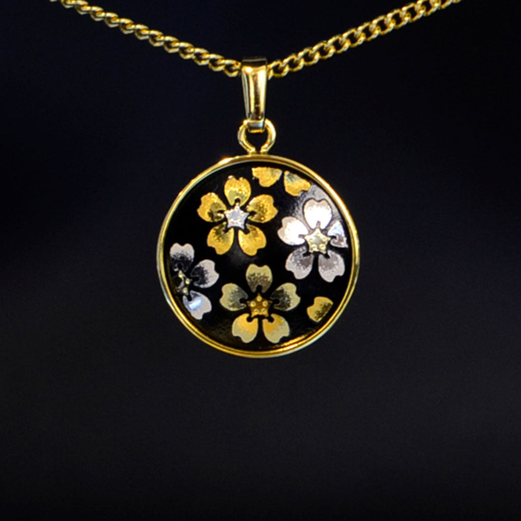 Kyoto Damascene Pendant “Cherry blossoms in full bloom” – Diameter: 1.6 cm
