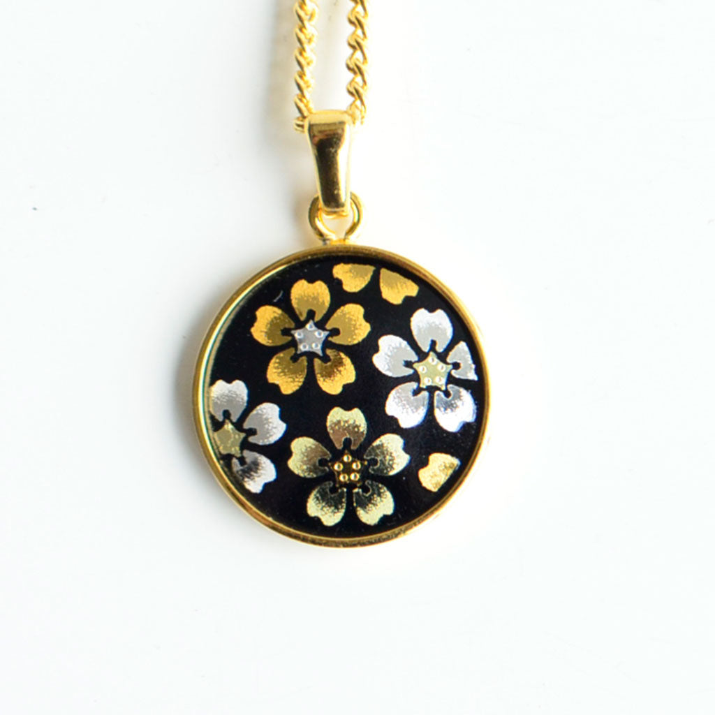 Kyoto Damascene Pendant “Cherry blossoms in full bloom” – Diameter: 1.6 cm