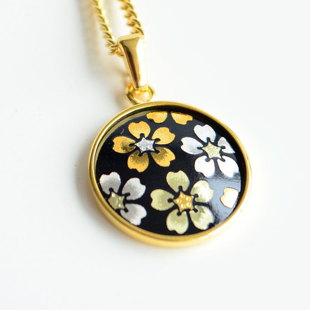 Kyoto Damascene Pendant “Cherry blossoms in full bloom” – Diameter: 1.6 cm