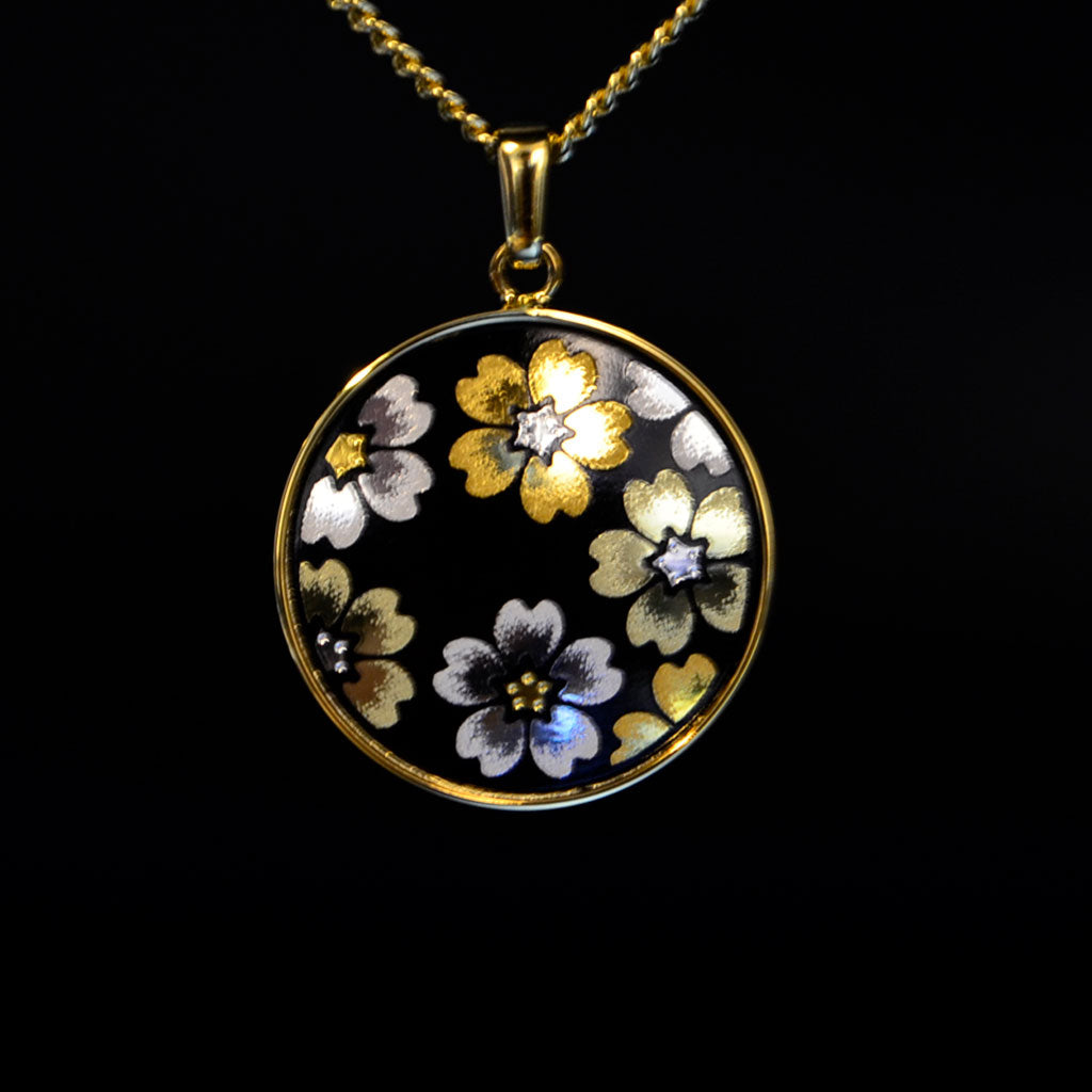 Kyoto Damascene Pendant “Cherry blossoms in full bloom” – Diameter: 2 cm