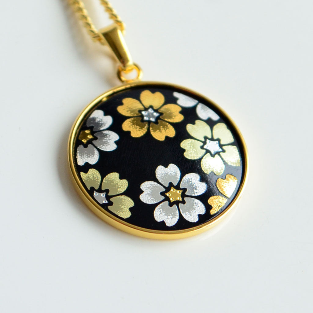 Kyoto Damascene Pendant “Cherry blossoms in full bloom” – Diameter: 2 cm