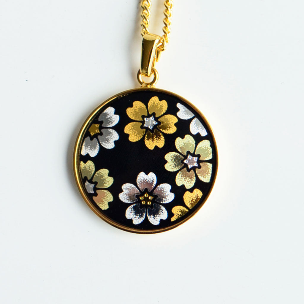 Kyoto Damascene Pendant “Cherry blossoms in full bloom” – Diameter: 2 cm