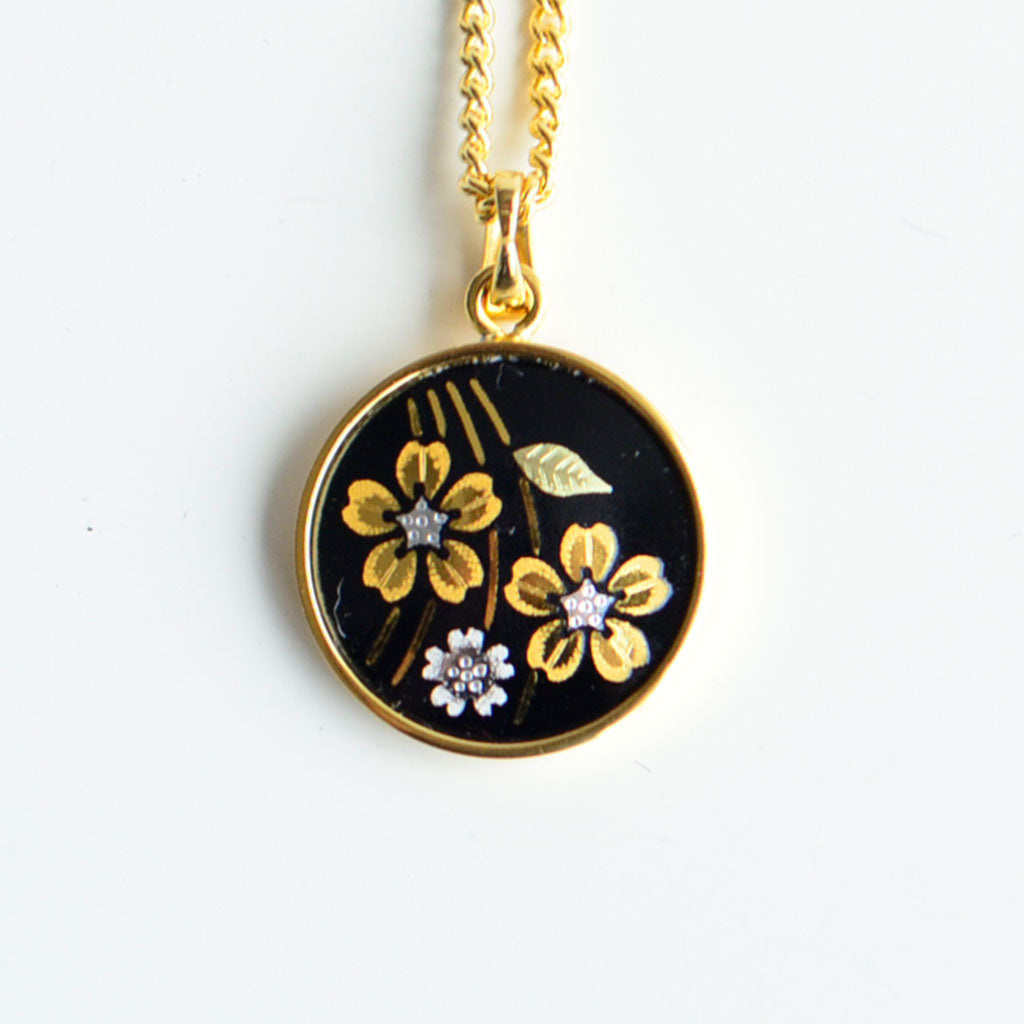 Kyoto Damascene Pendant “Weeping Cherry Blossoms” – Diameter: 1.6 cm