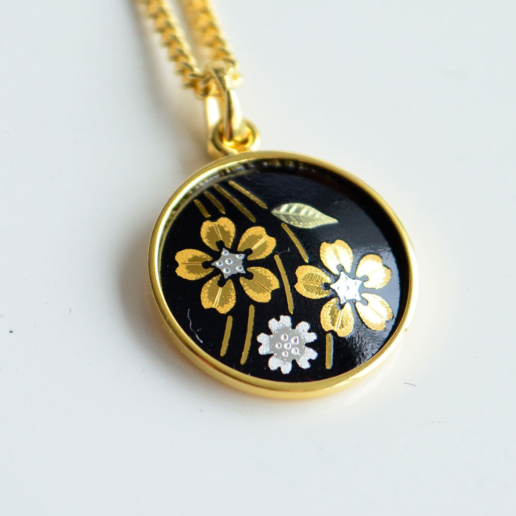 Kyoto Damascene Pendant “Weeping Cherry Blossoms” – Diameter: 1.6 cm