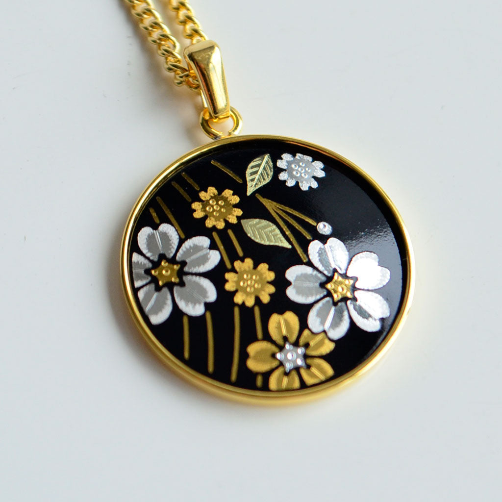 Kyoto Damascene Pendant “Weeping Cherry Blossoms” – Diameter: 2 cm