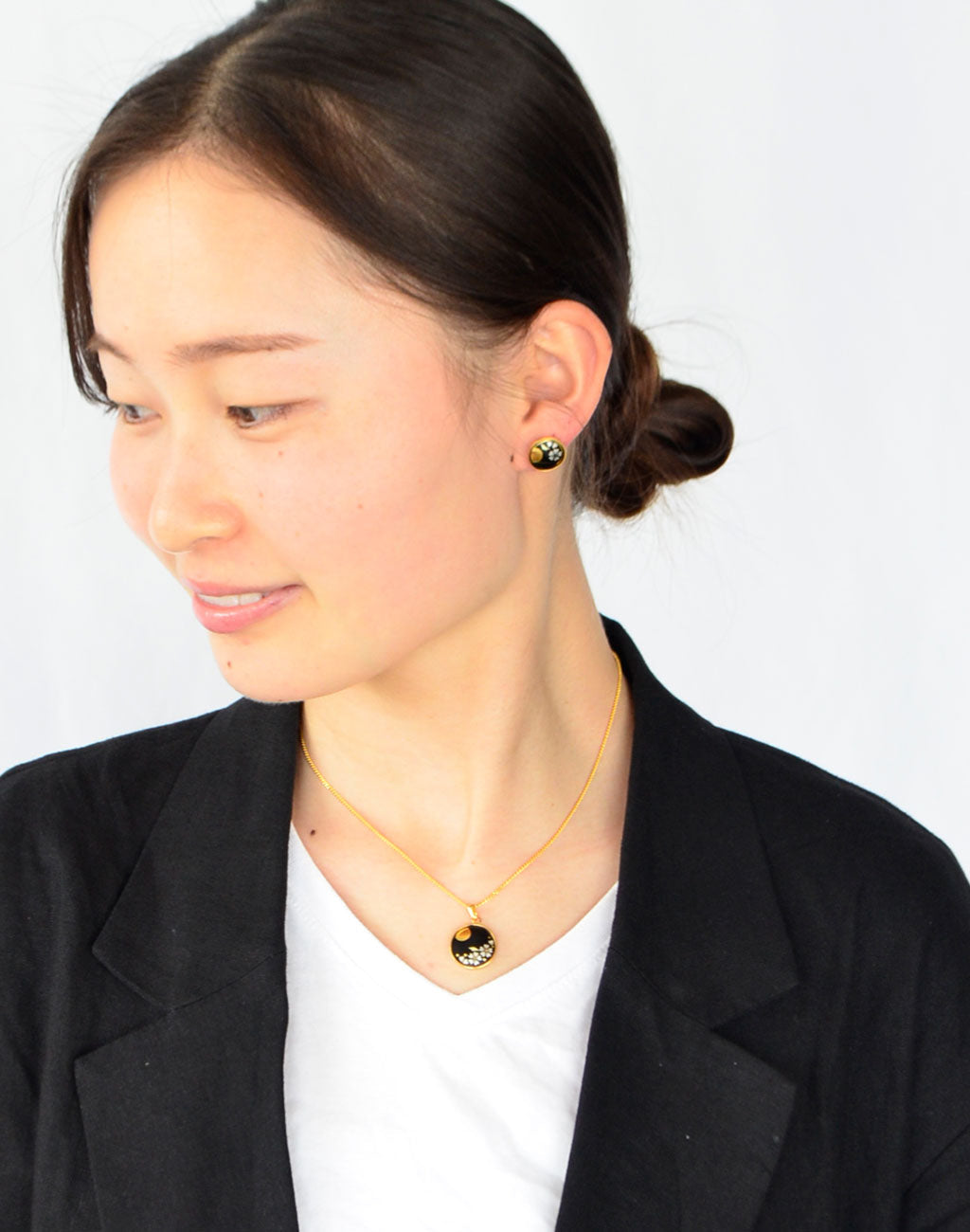 Kyoto Damascene Stud Earrings "Cherry Blossoms and the Moon"– Diameter: 1.2 cm