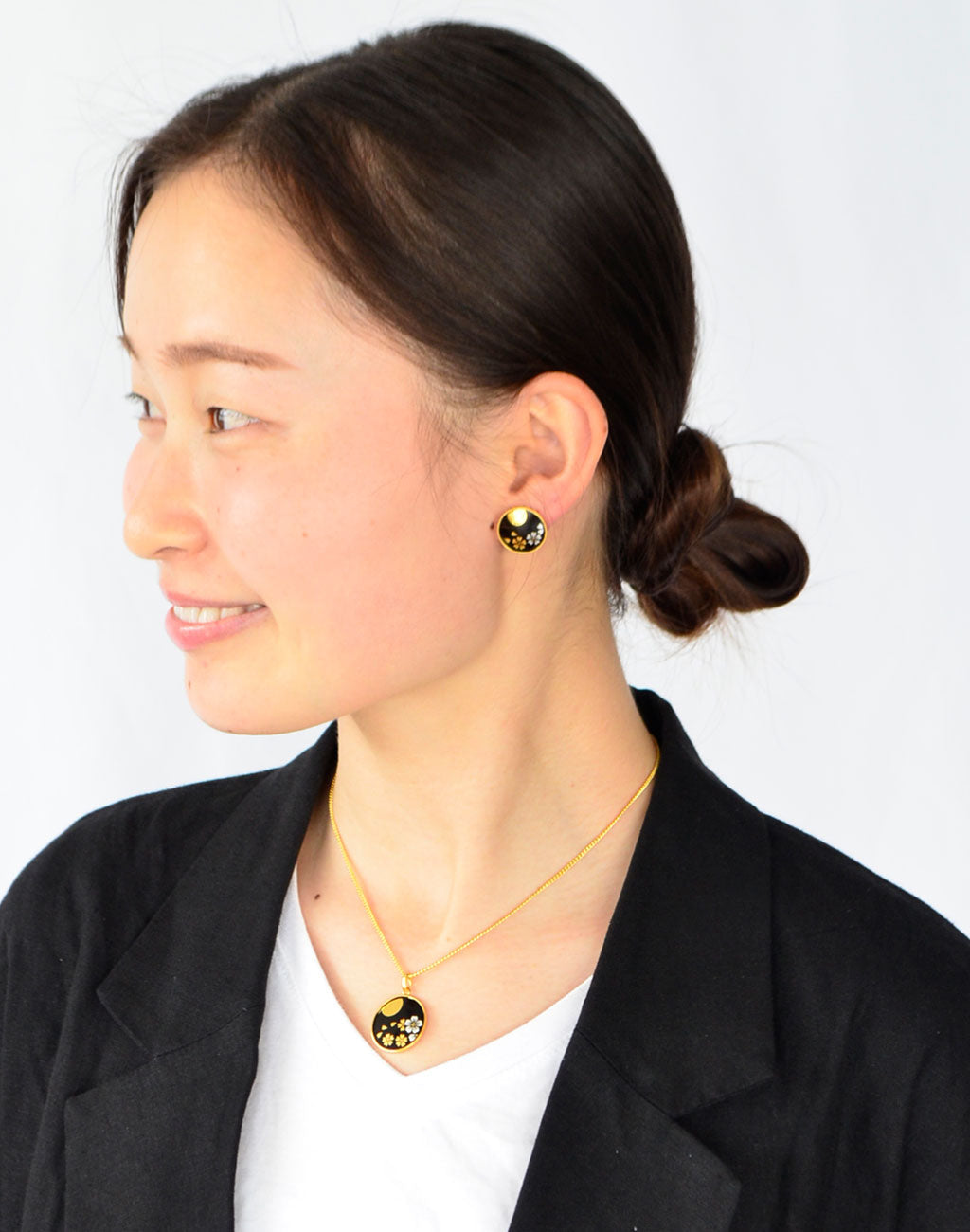 Kyoto Damascene Stud Earrings "Cherry Blossoms and the Moon"– Diameter: 1.6 cm