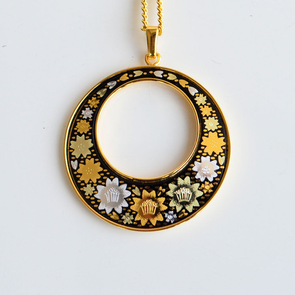Kyoto Damascene Open Circle Pendant Fully Covered With Cherry Blossoms – Diameter: 3 cm