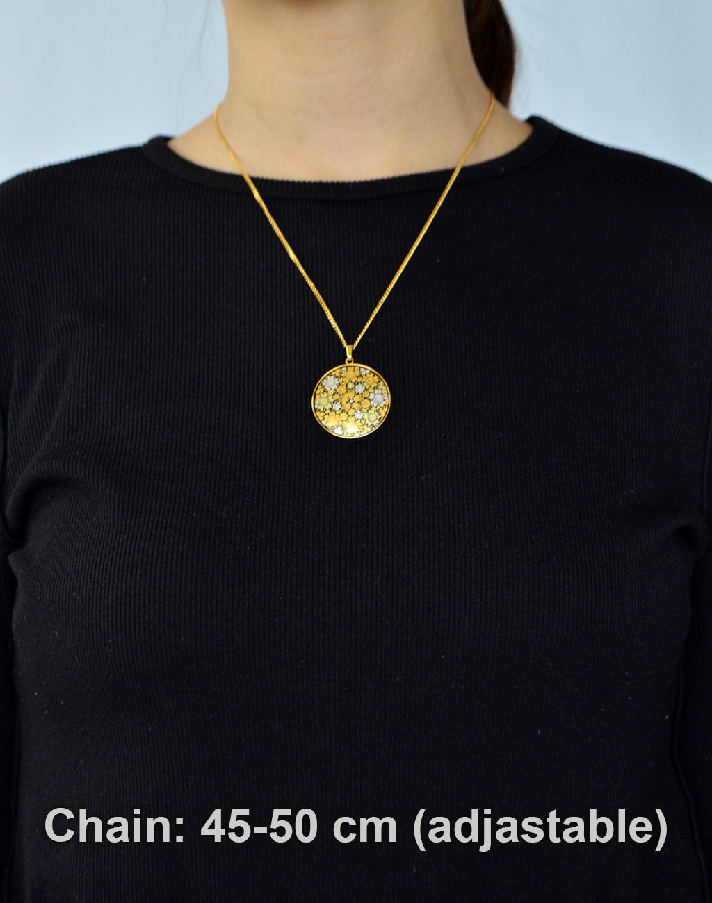 Kyoto Damascene Pendant Fully Covered With Cherry Blossoms – Diameter: 3 cm