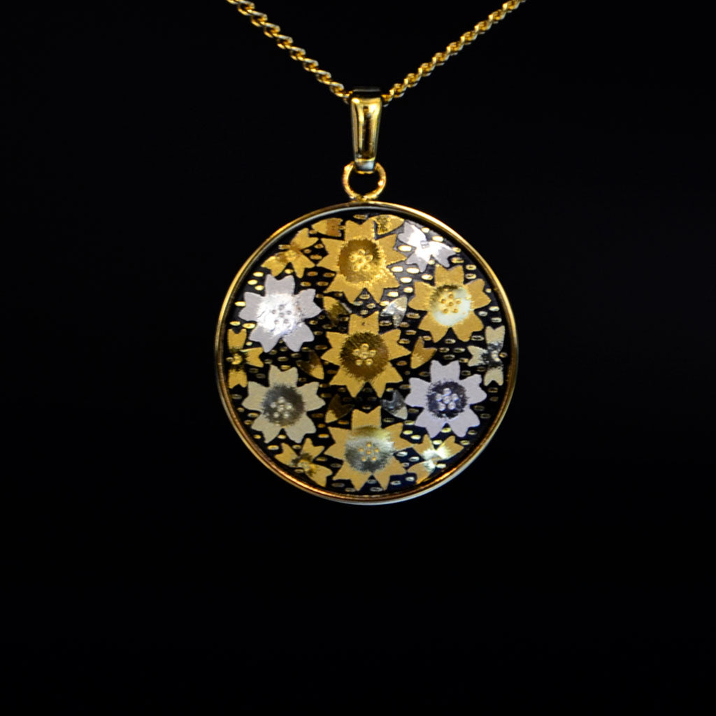 Kyoto Damascene Pendant Fully Covered With Cherry Blossoms – Diameter: 2 cm