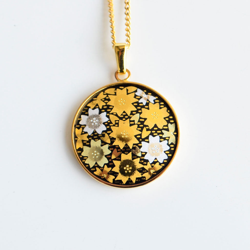 Kyoto Damascene Pendant Fully Covered With Cherry Blossoms – Diameter: 2 cm