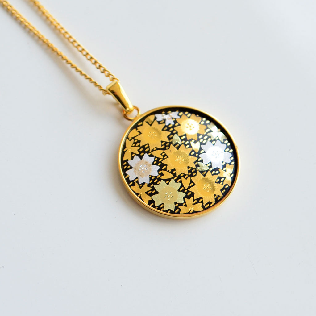 Kyoto Damascene Pendant Fully Covered With Cherry Blossoms – Diameter: 2 cm