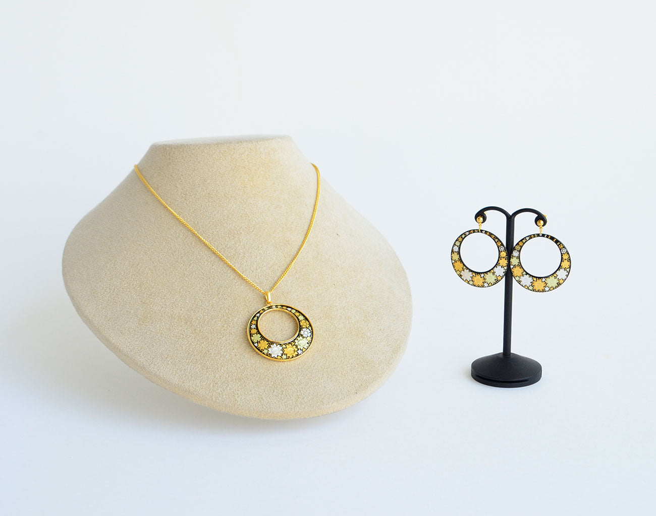 Kyoto Damascene Open Circle Earrings Fully Covered With Cherry Blossoms – Diameter: 3 cm