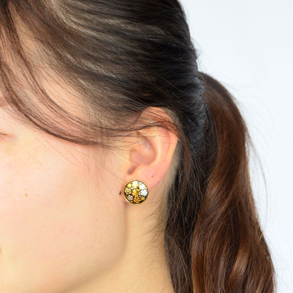 Kyoto Damascene Stud Earrings Fully Covered With Cherry Blossoms – Diameter: 1.6 cm