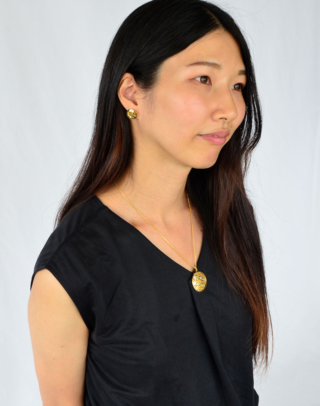 Kyoto Damascene Stud Earrings Fully Covered With Cherry Blossoms – Diameter: 1.6 cm