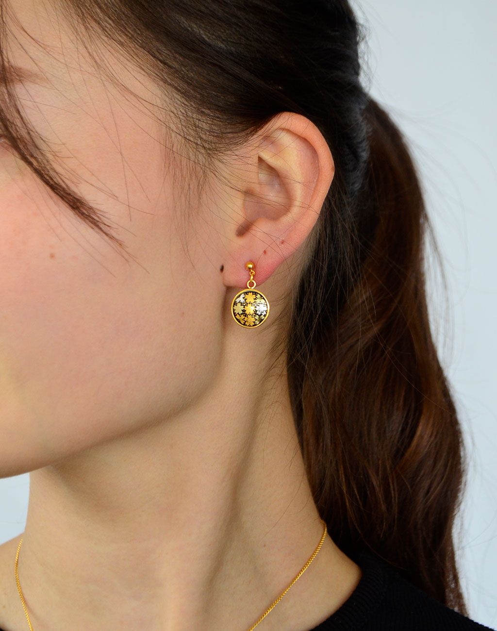 Kyoto Damascene Dungling Earrings Fully Covered With Cherry Blossoms – Diameter: 1.2 cm