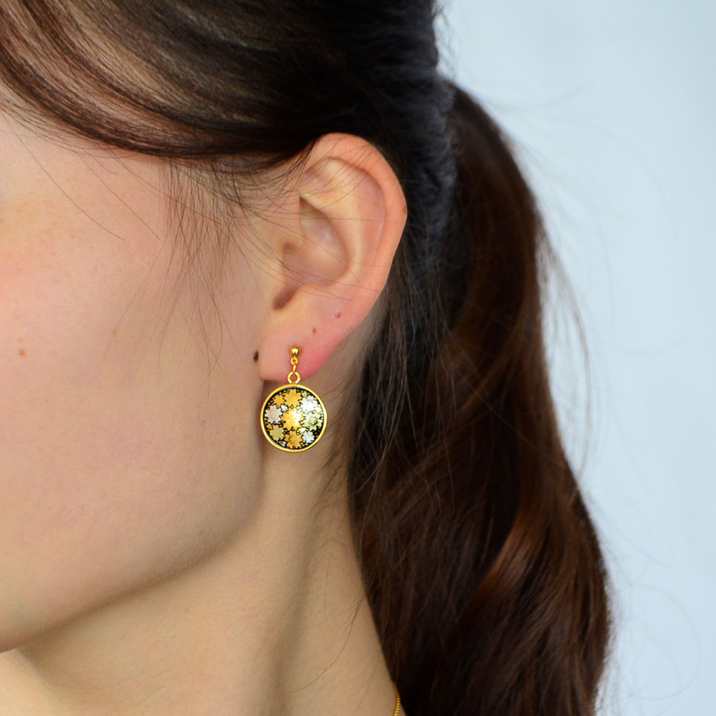 Kyoto Damascene Dungling Earrings Fully Covered With Cherry Blossoms – Diameter: 1.6 cm