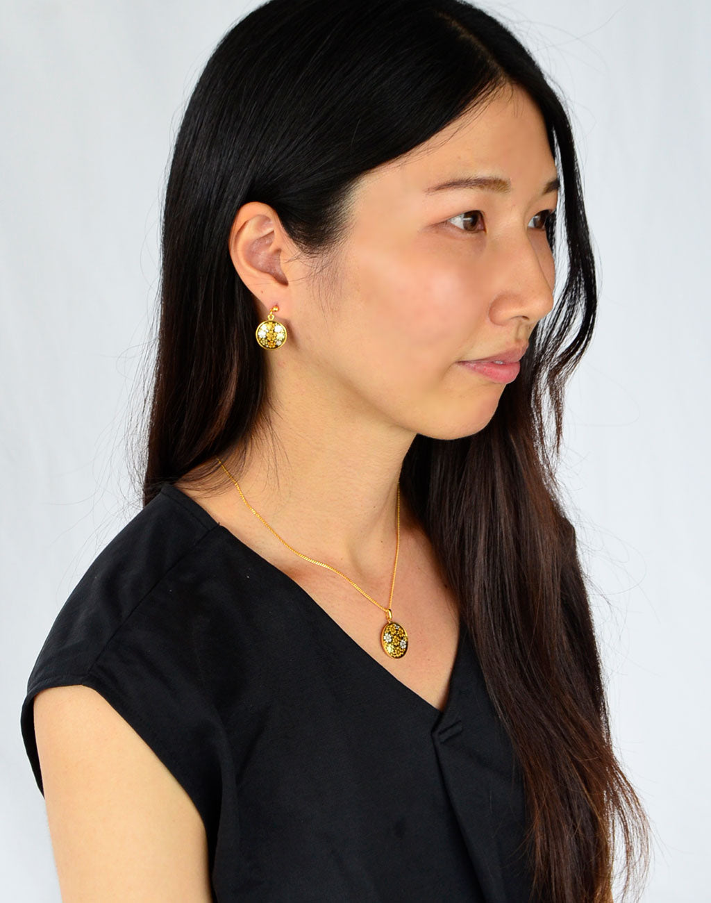 Kyoto Damascene Dungling Earrings Fully Covered With Cherry Blossoms – Diameter: 1.6 cm