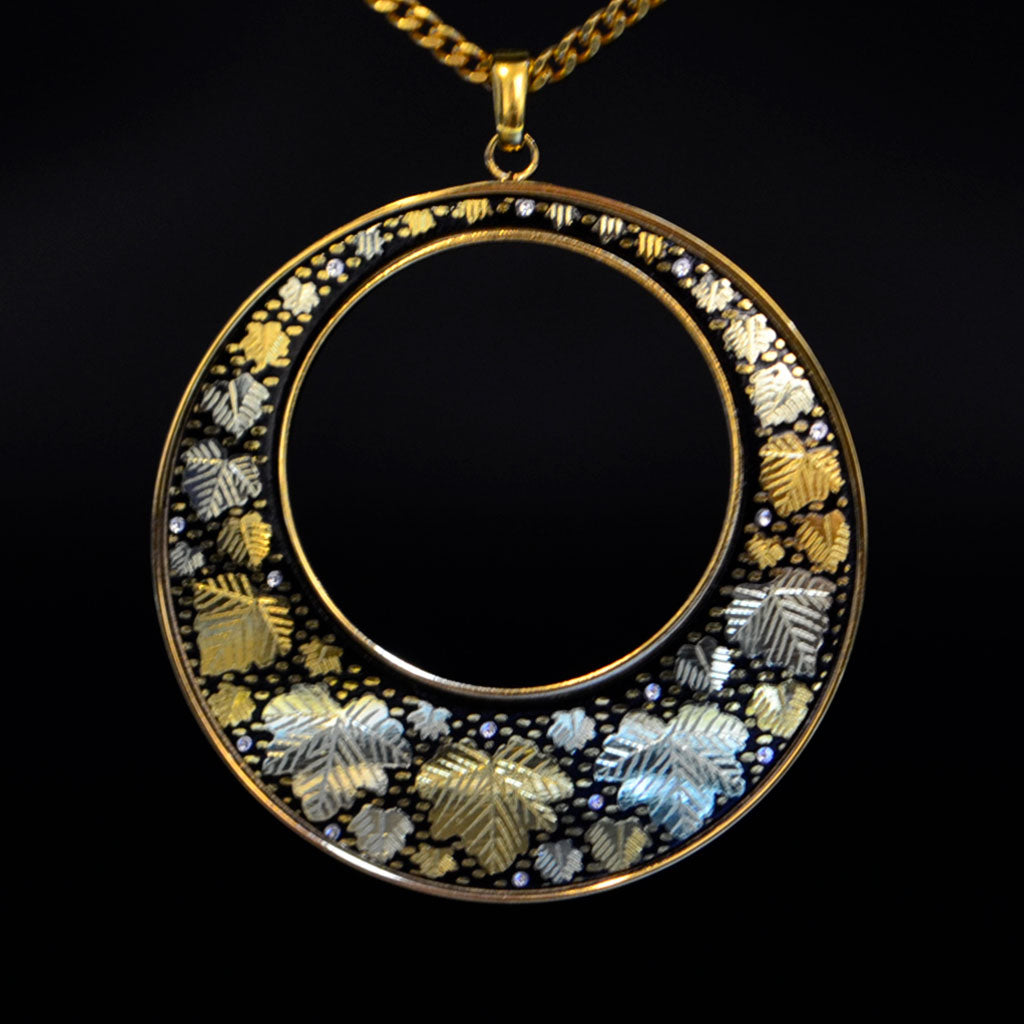 Kyoto Damascene Open Circle Pendant Fully Covered With Ivy – Diameter: 3.9 cm