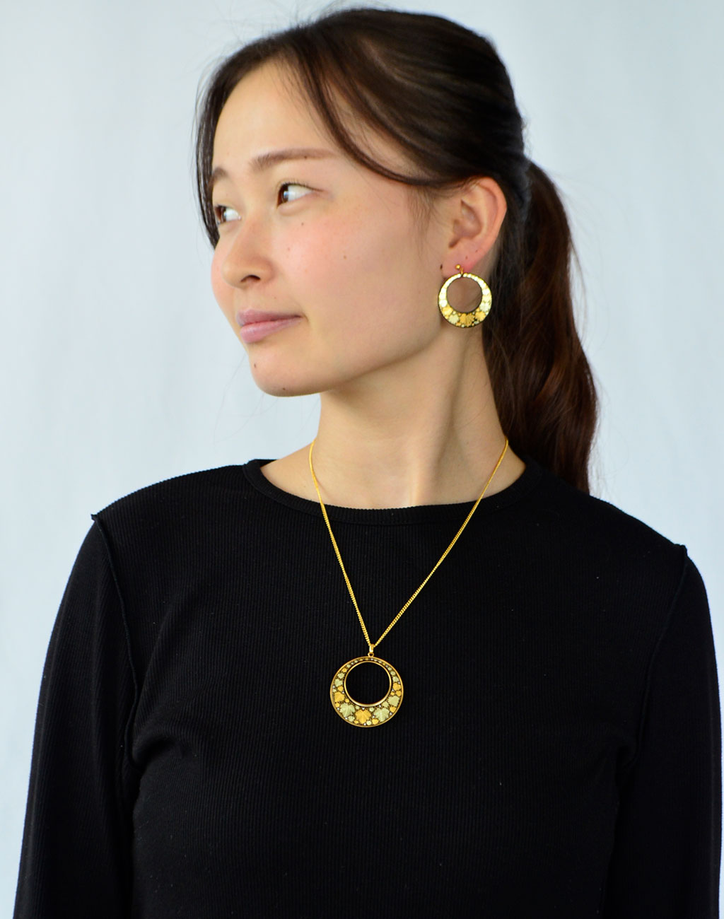 Kyoto Damascene Open Circle Pendant Fully Covered With Ivy – Diameter: 3.9 cm