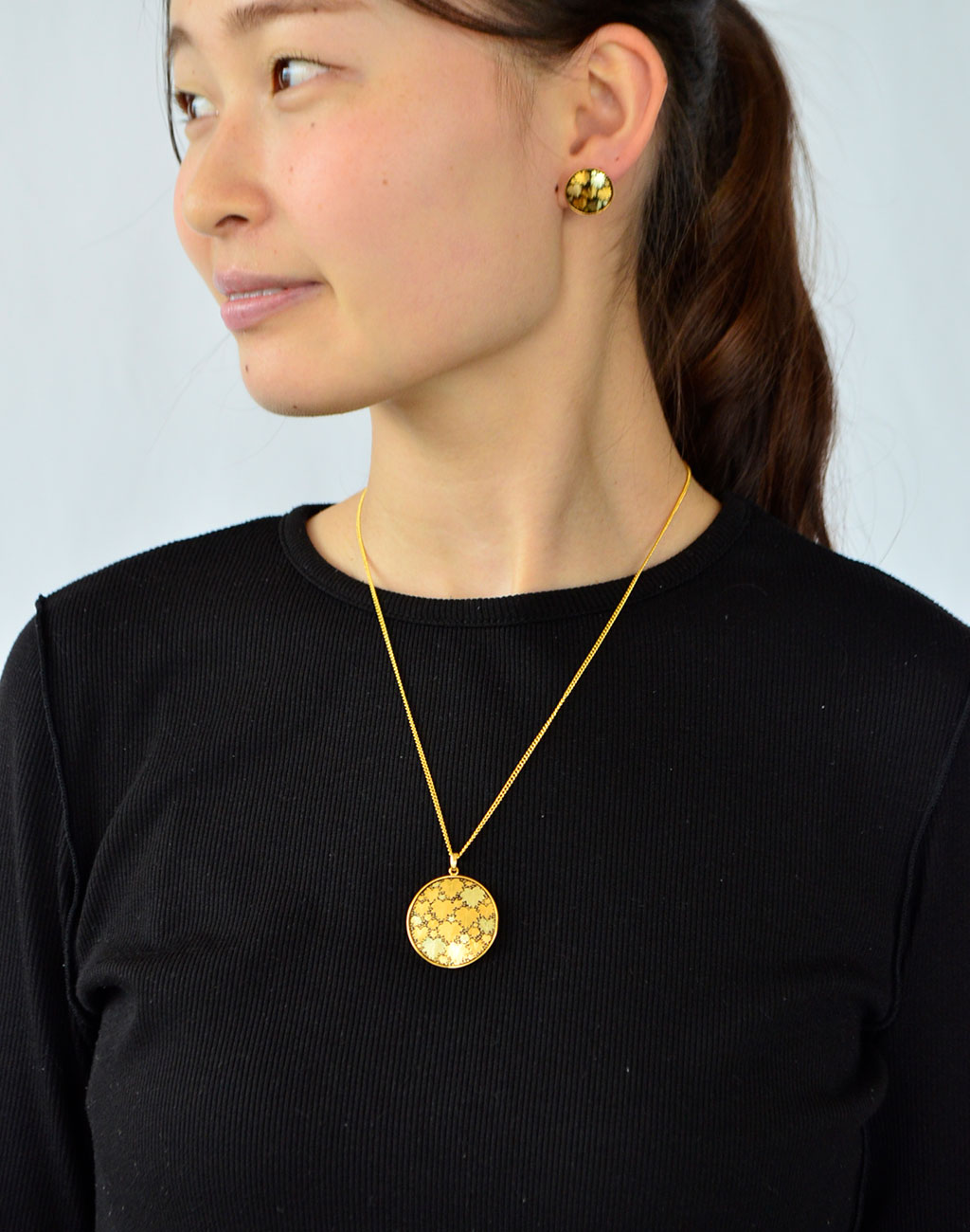 Kyoto Damascene Pendant Fully Covered With Ivy – Diameter: 3 cm