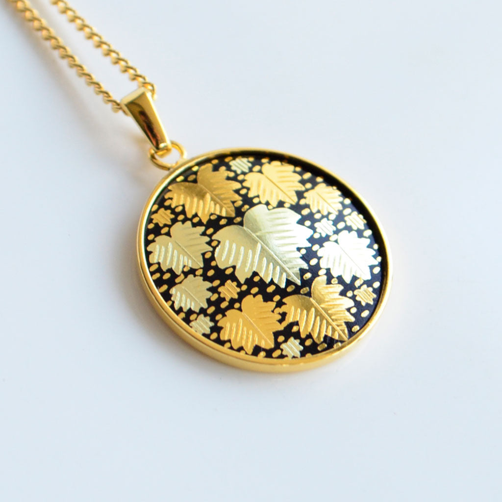 Kyoto Damascene Pendant Fully Covered With Ivy – Diameter: 2 cm