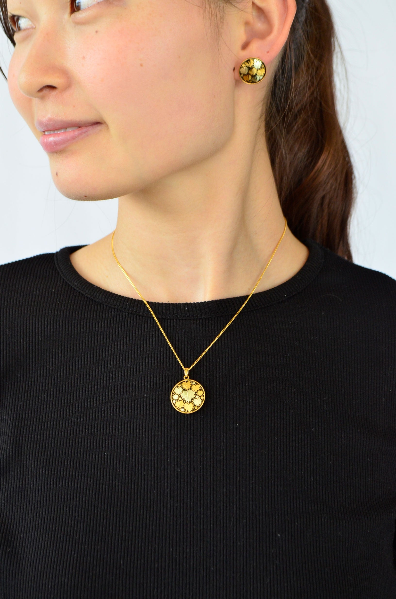 Kyoto Damascene Pendant Fully Covered With Ivy – Diameter: 2 cm