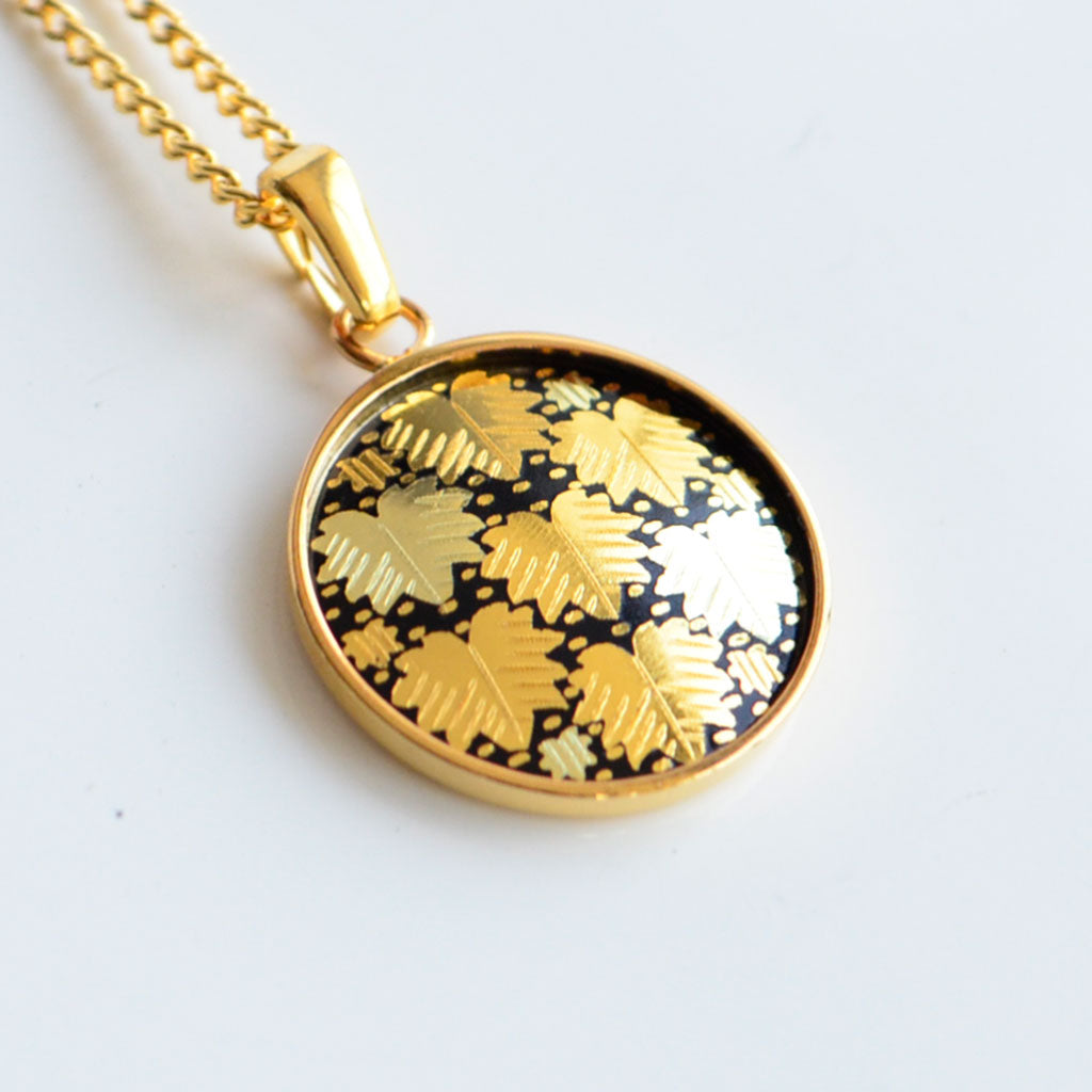 Kyoto Damascene Pendant Fully Covered With Ivy – Diameter: 1.6 cm