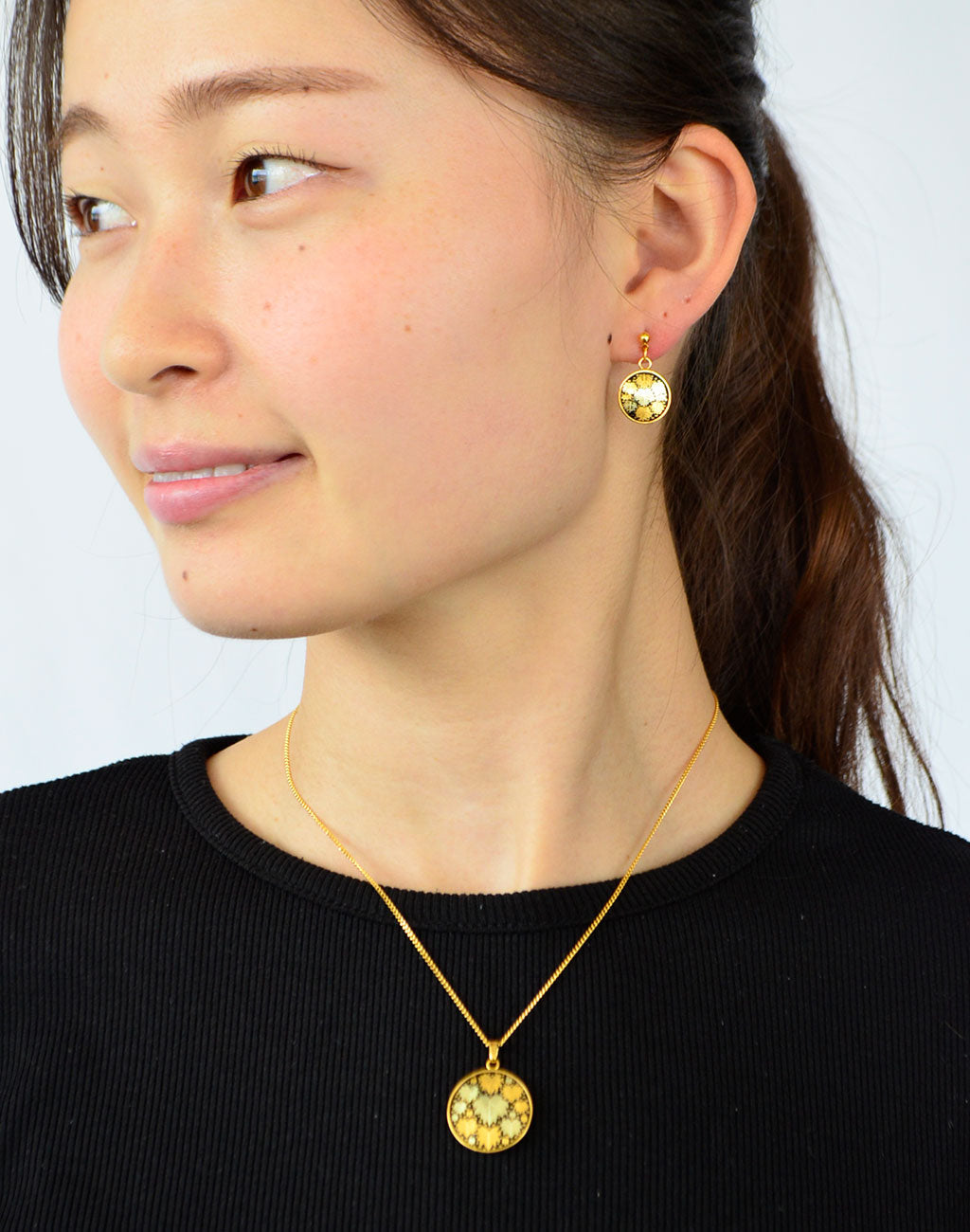Kyoto Damascene Dungling Earrings Fully Covered With Ivy – Diameter: 1.2 cm