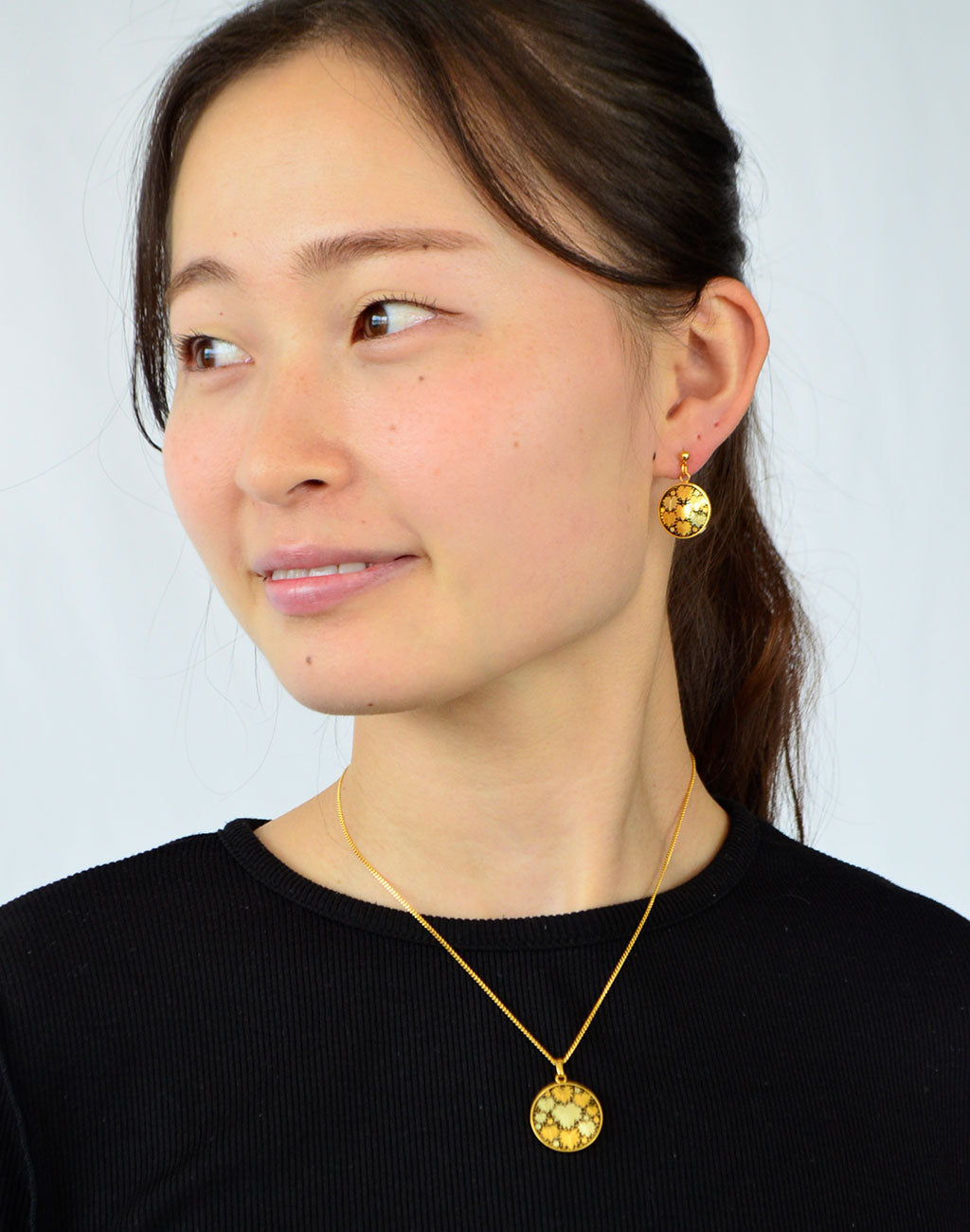 Kyoto Damascene Dungling Earrings Fully Covered With Ivy – Diameter: 1.6 cm