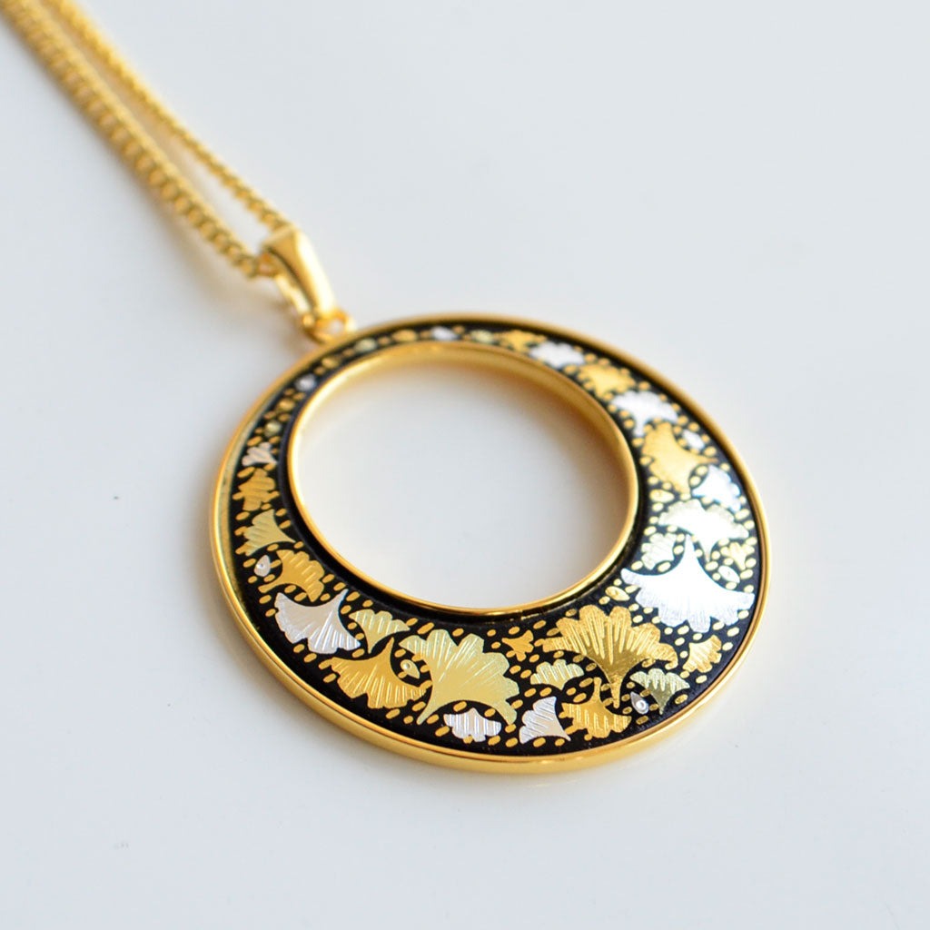 Kyoto Damascene Open Circle Pendant Fully Covered With Ginkgo Leaves – Diameter: 3 cm