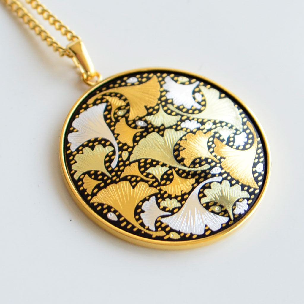 Kyoto Damascene Pendant Fully Covered With Ginkgo Leaves – Diameter: 3 cm