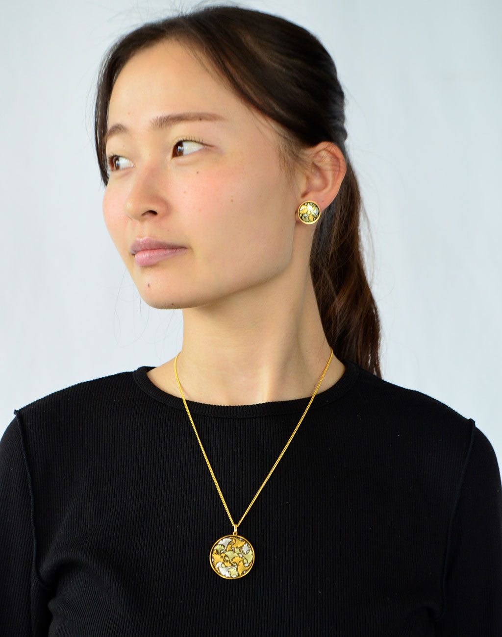 Kyoto Damascene Pendant Fully Covered With Ginkgo Leaves – Diameter: 3 cm