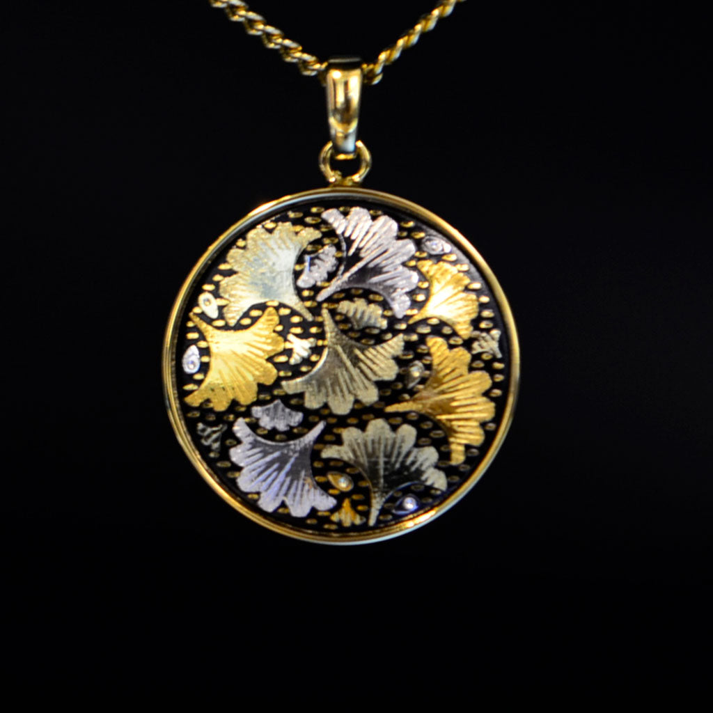 Kyoto Damascene Pendant Fully Covered With Ginkgo Leaves – Diameter: 2 cm