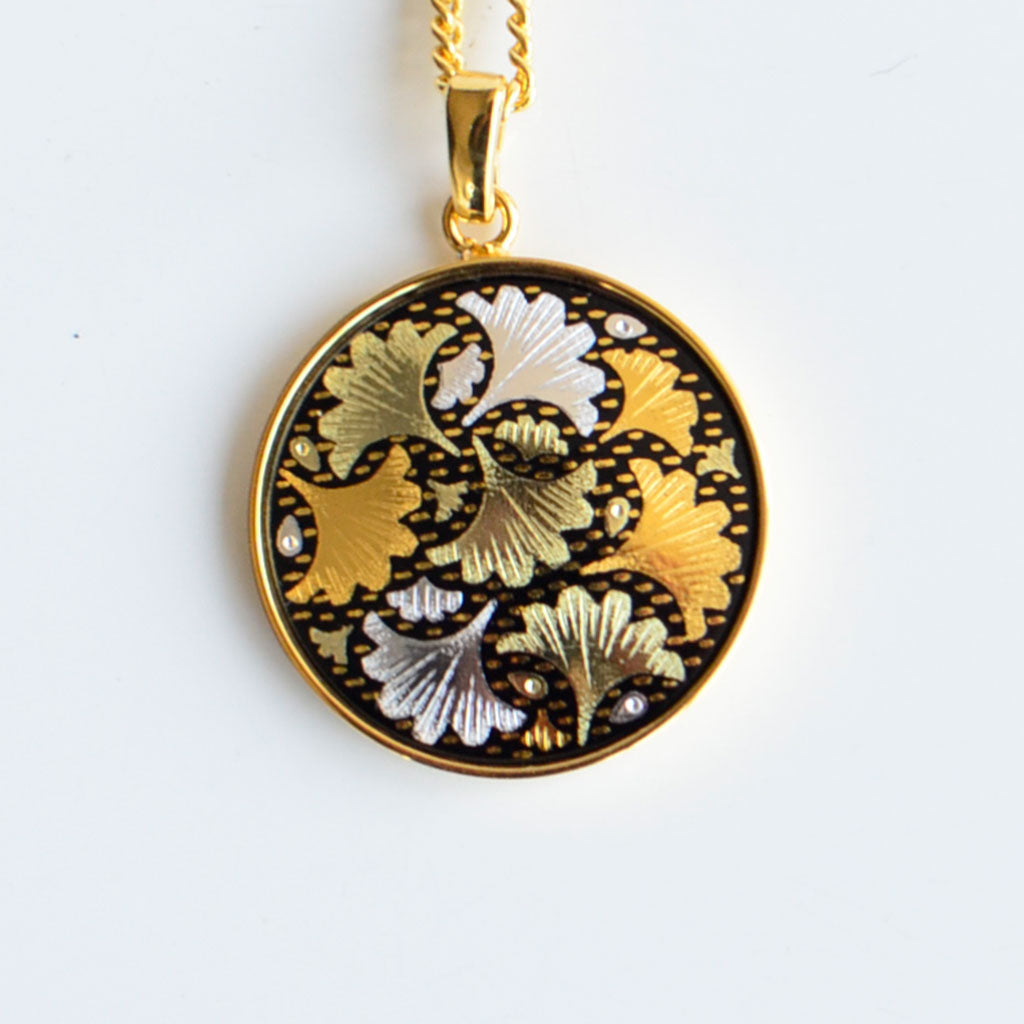 Kyoto Damascene Pendant Fully Covered With Ginkgo Leaves – Diameter: 2 cm