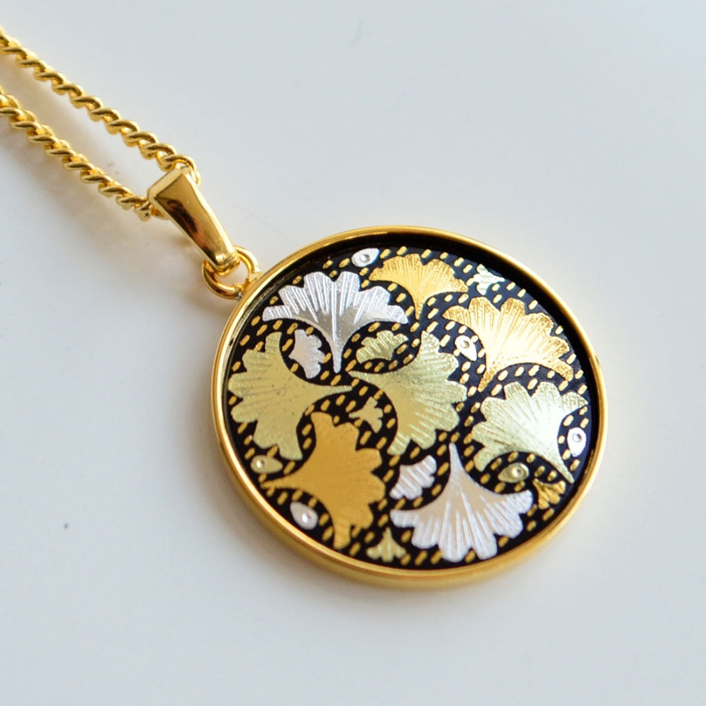 Kyoto Damascene Pendant Fully Covered With Ginkgo Leaves – Diameter: 2 cm