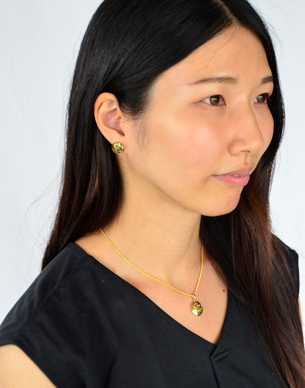 Kyoto Damascene Stud Earrings Fully Covered With Ginkgo Leaves – Diameter: 1.2 cm