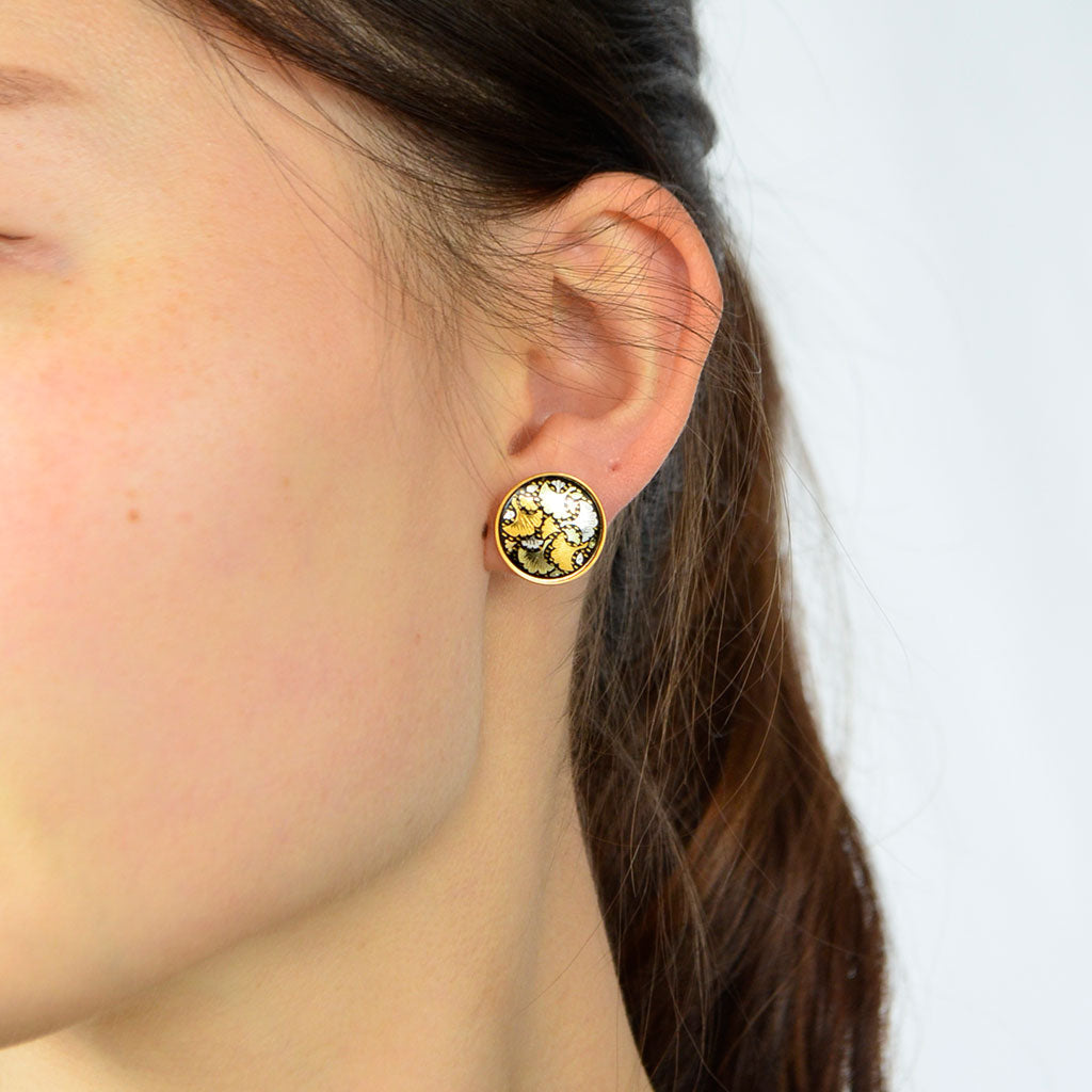 Kyoto Damascene Stud Earrings Fully Covered With Ginkgo Leaves – Diameter: 1.6 cm