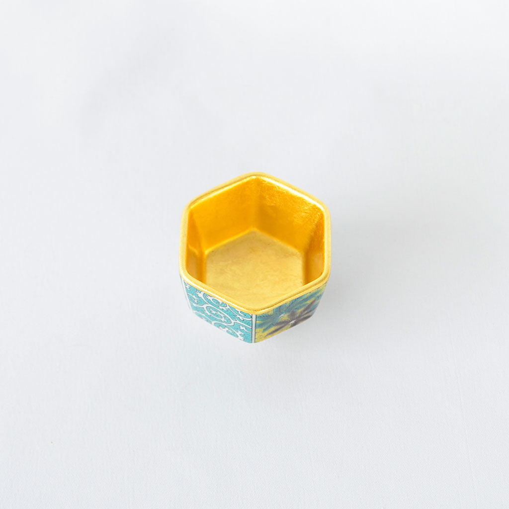 Gold Leaf Kutani Sake Cup "Yoshidaya Style"