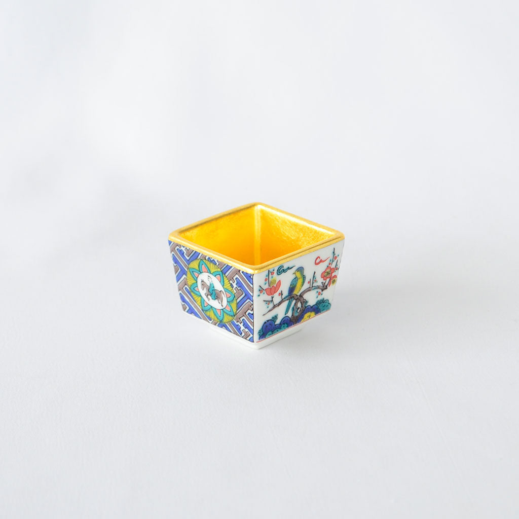 Gold Leaf Kutani Ware Sake Cup "Ko-Kutani Style"