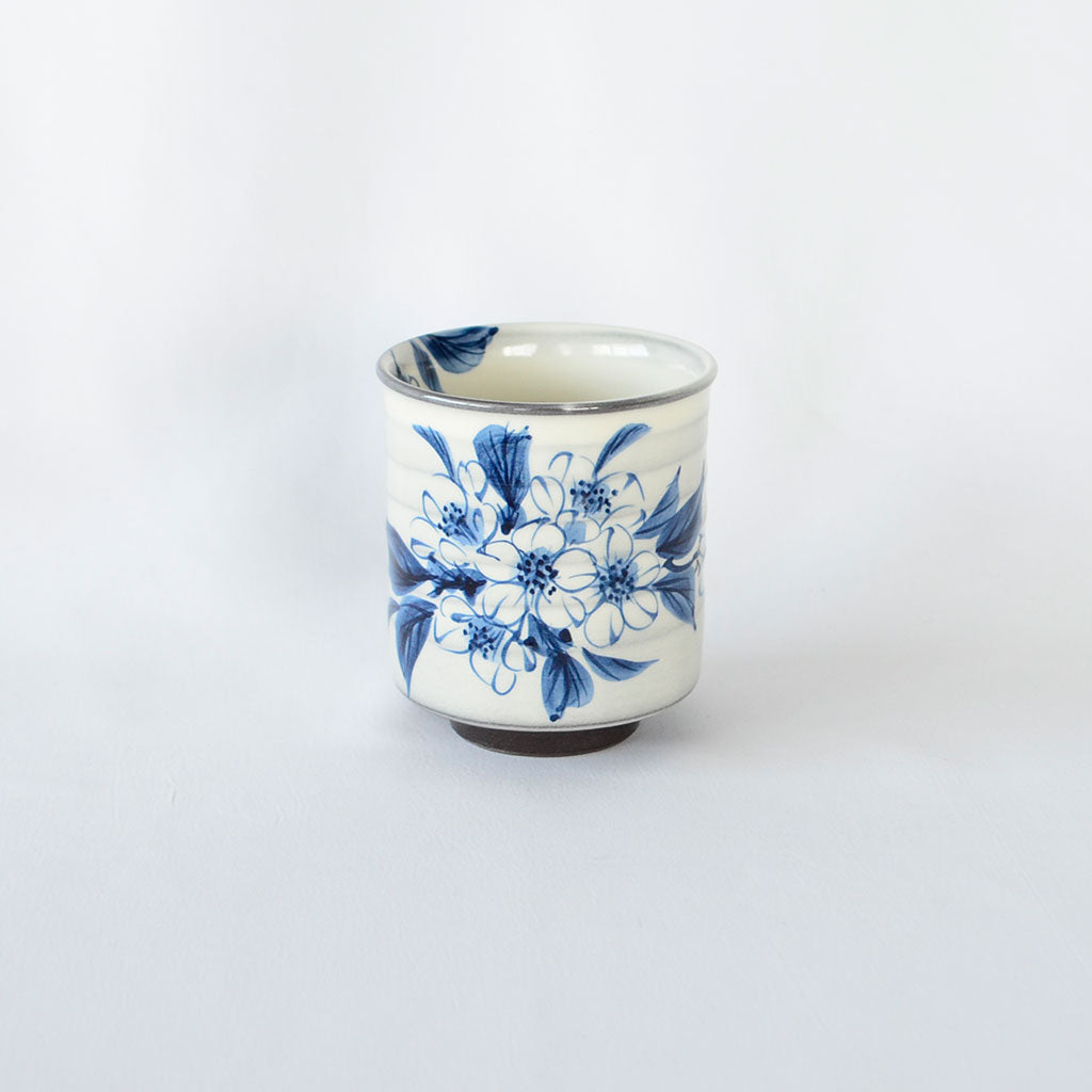 Kiyomizu ware Tea Cup "Sometsuke Sakura (Cherry Blossoms)"